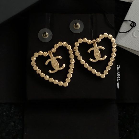 Auth BNIB Chanel 23C Crystal Heart Large Earrings - Picture 3 of 9